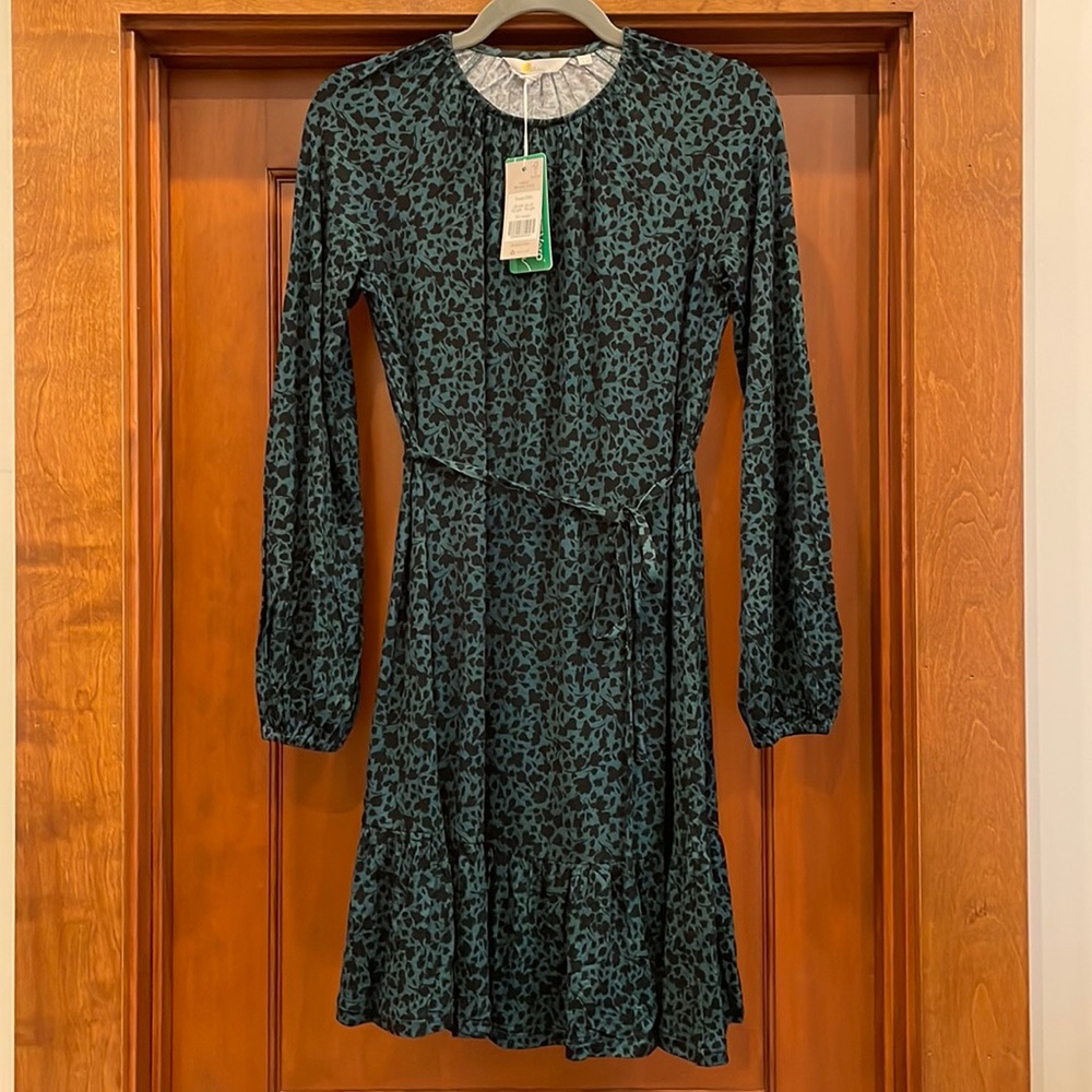 NWT Boden crew neck swing mini dress. Size 6 R. Green and black leaf design.